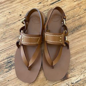 CHLOE Demi leather thong sandals. NEVER WORN